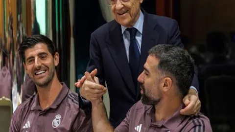 阿斯顿维拉官方宣布签下阿森纳后卫钱伯斯